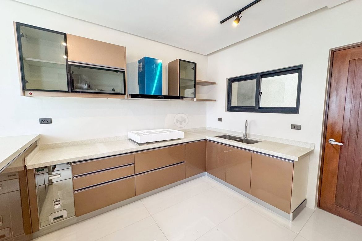 4 Bedroom House for Sale in Canlubang, Calamba, Laguna – photo 6