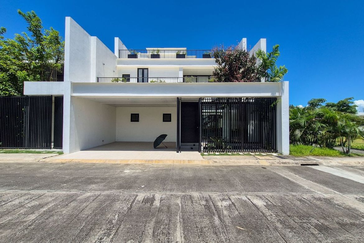 4 Bedroom House for Sale in Canlubang, Calamba, Laguna
