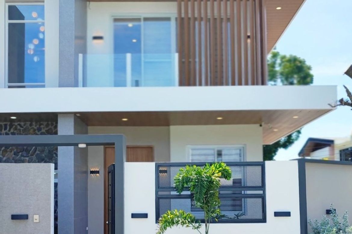 4 Bedroom House for Sale in Capaya, Angeles, Pampanga