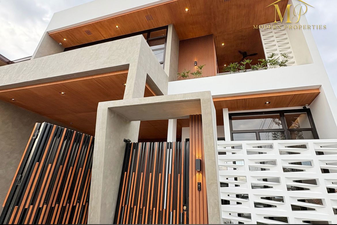 4 Bedroom House for Sale in Cuayan, Angeles, Pampanga