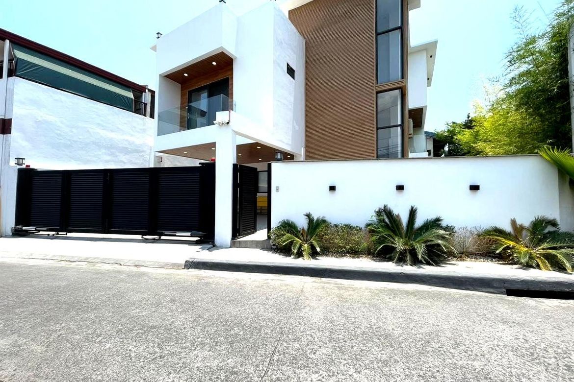 4 Bedroom House for Sale in Cuyambay, Tanay, Rizal