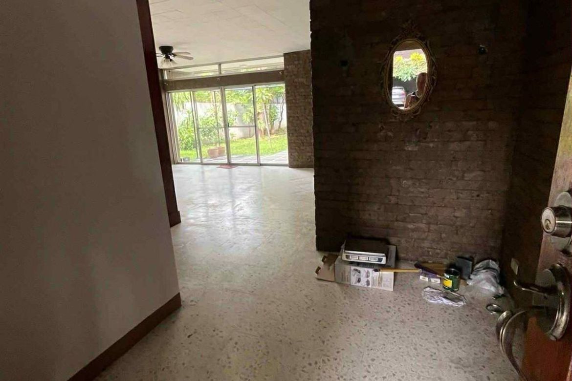 4 Bedroom House for Sale in Dasmariñas North, Makati, Metro Manila near MRT-3 Ayala – photo 8