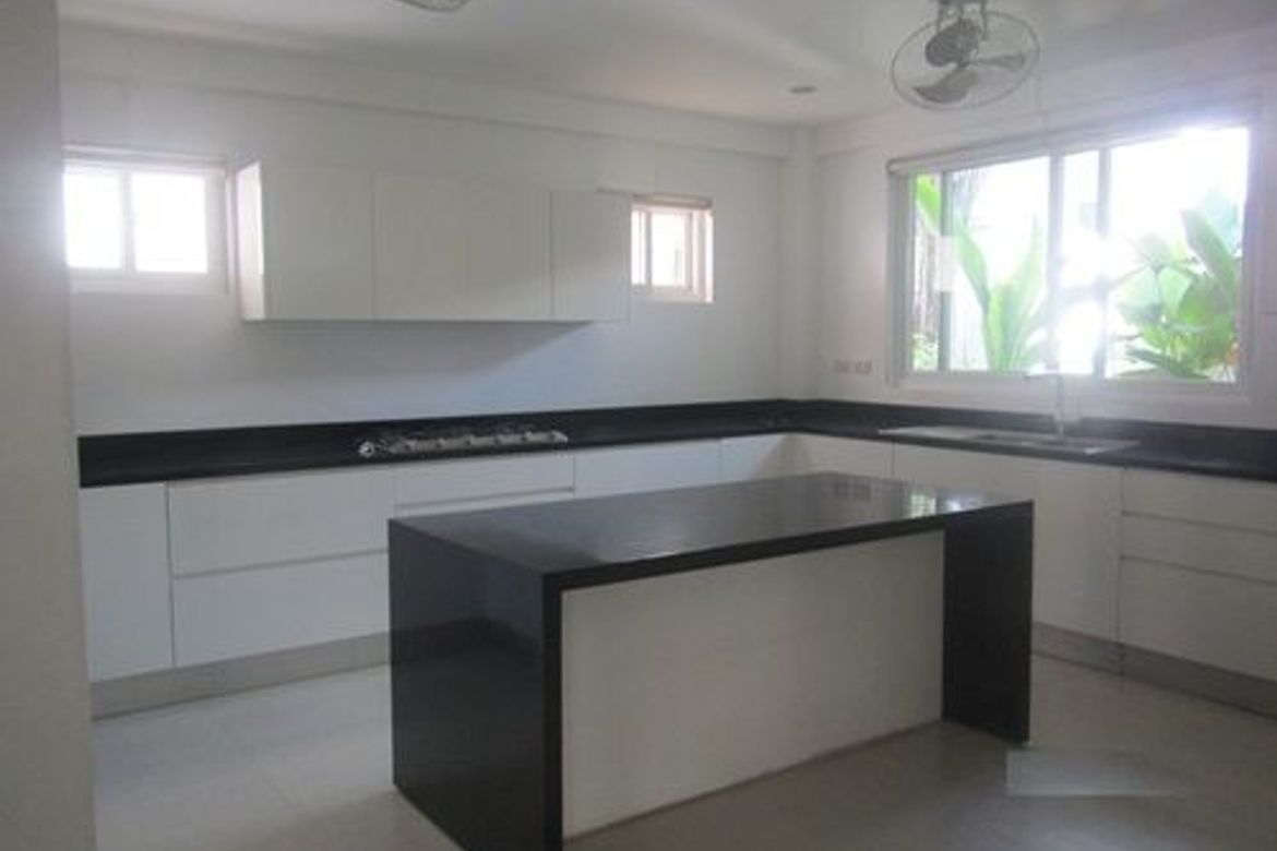 4 Bedroom House for Sale in Dasmariñas Village, Dasmariñas North, Makati, Metro Manila near MRT-3 Magallanes – photo 2
