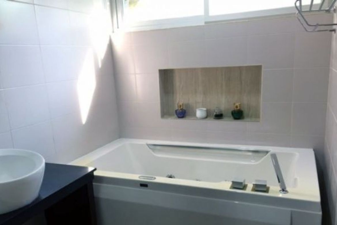 4 Bedroom House for Sale in Dasmariñas Village, Dasmariñas North, Makati, Metro Manila near MRT-3 Magallanes – photo 2