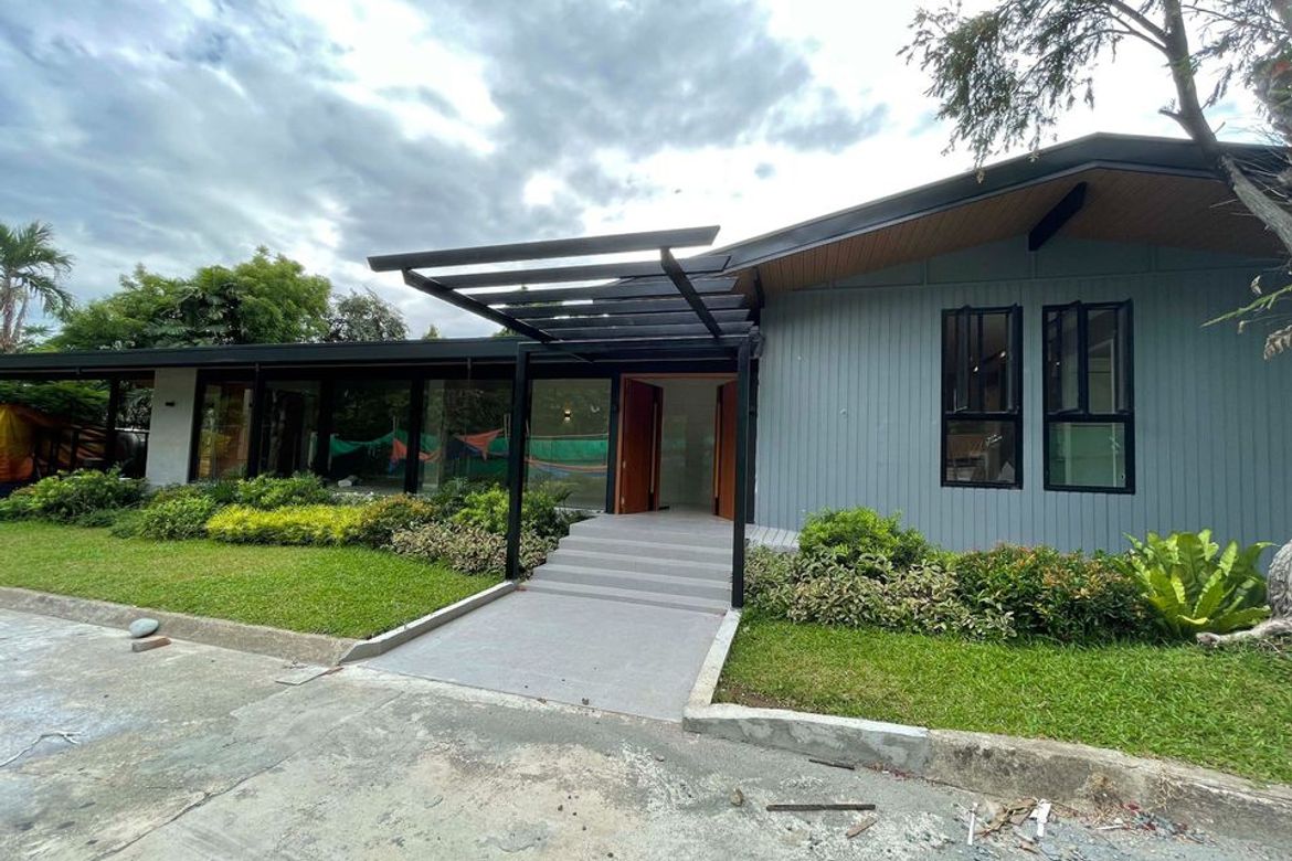 4 Bedroom House for Sale in Dasmariñas Village, Urdaneta, Makati City near MRT-3 Ayala – photo 2