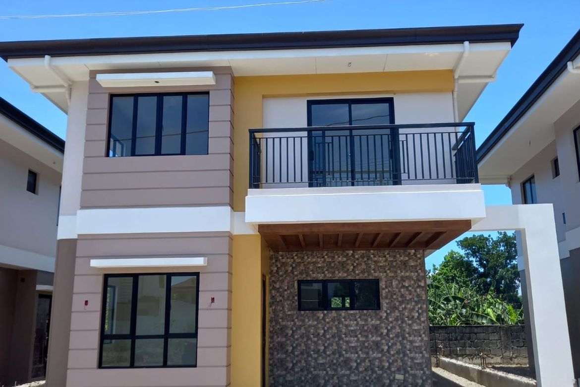 4 Bedroom House for Sale in Dita, Santa Rosa, Laguna