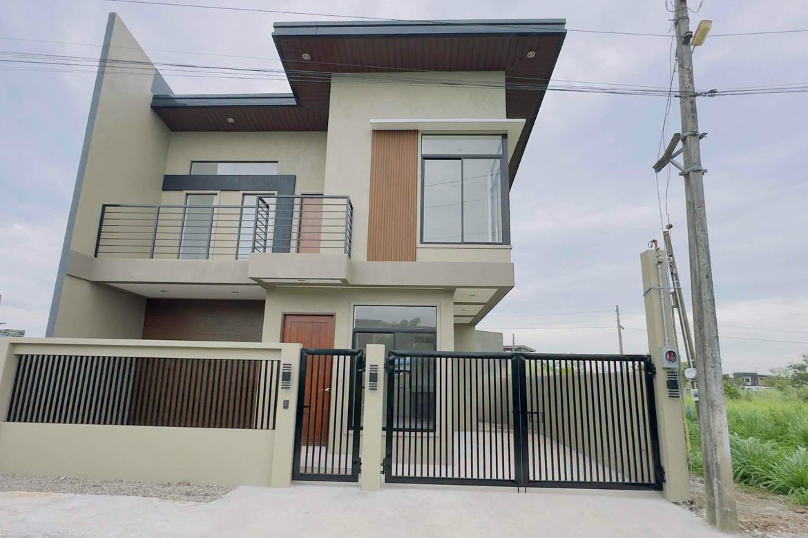 4 Bedroom House for Sale in Estefania, Bacolod, Negros Occidental