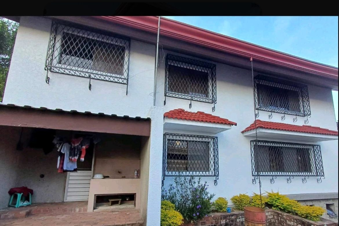 4 Bedroom House for Sale in General Luna, Lower, Baguio, Benguet