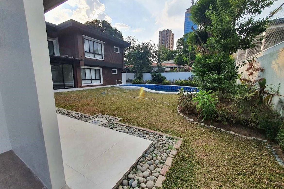 4 Bedroom House for Sale in Greenhills, San Juan, Metro Manila near MRT-3 Santolan
