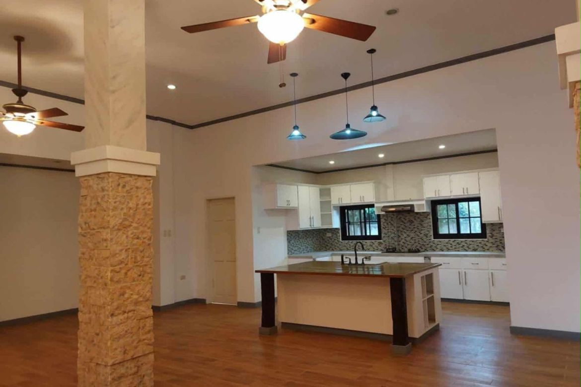 4 Bedroom House for Sale in Guinhawa South, Tagaytay, Cavite