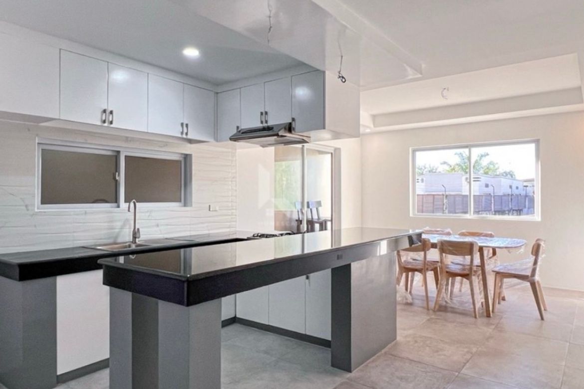 4 Bedroom House for Sale in Holy Spirit, Quezon City, Metro Manila – photo 2