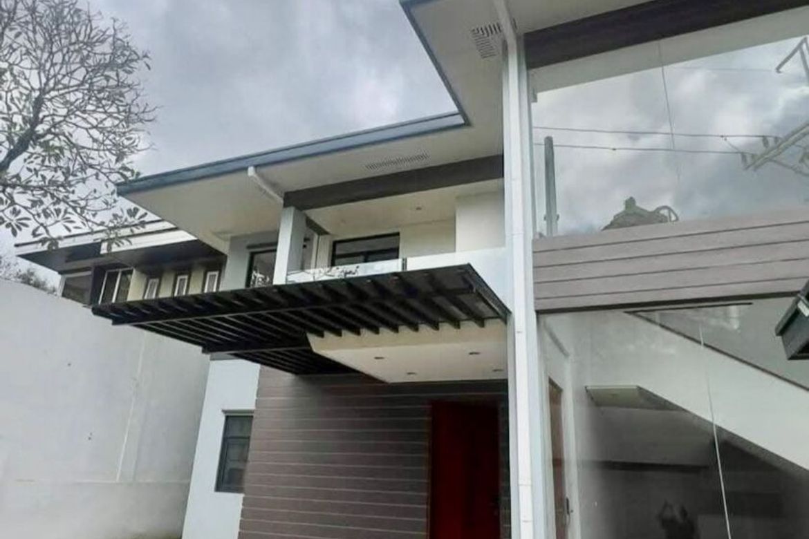 4 Bedroom House for Sale in Horseshoe, Quezon City, Metro Manila near LRT-2 Betty Go-Belmonte