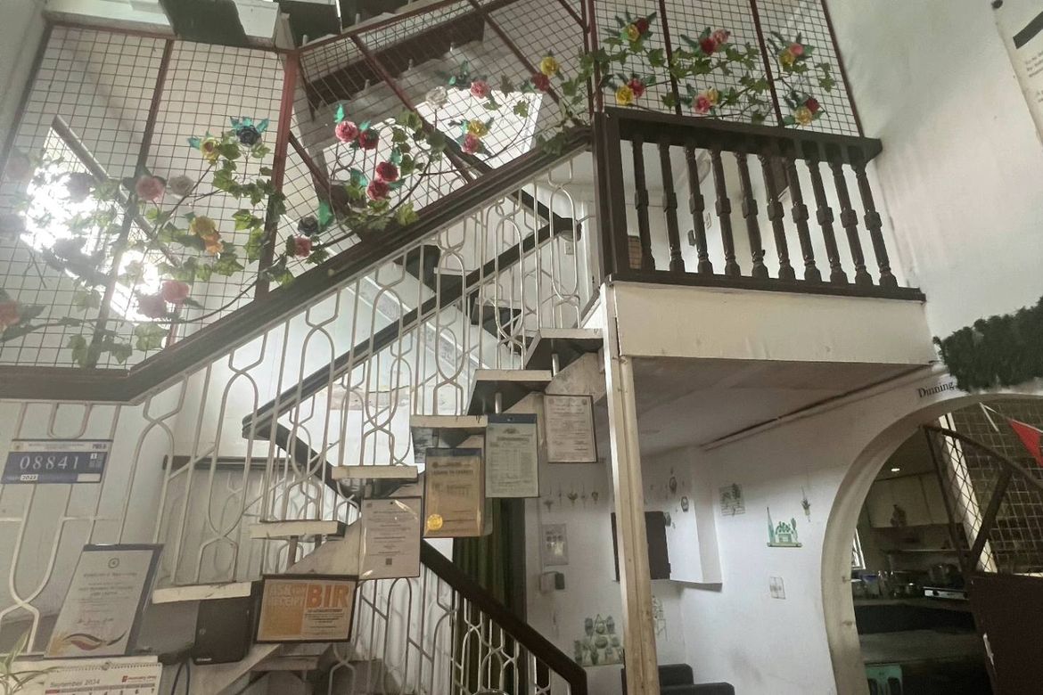 4 Bedroom House for Sale in Kapitolyo, Pasig, Metro Manila near MRT-3 Boni