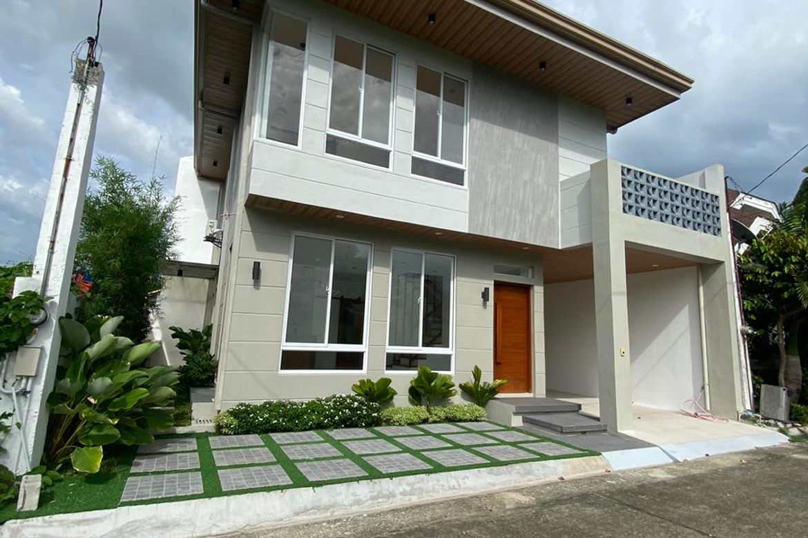 4 Bedroom House for Sale in Laguna BelAir 4, Don Jose, Santa Rosa, Laguna