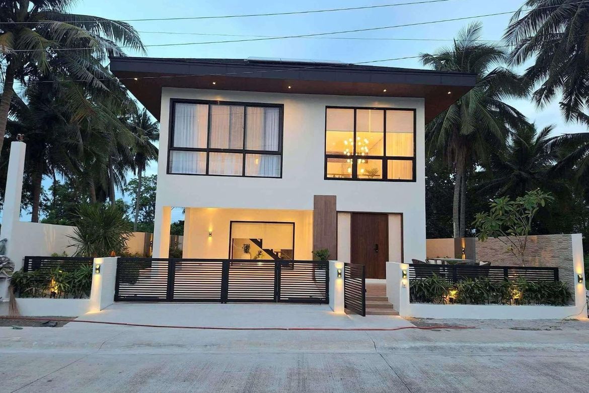 4 Bedroom House for Sale in Laiya-Aplaya, San Juan, Batangas