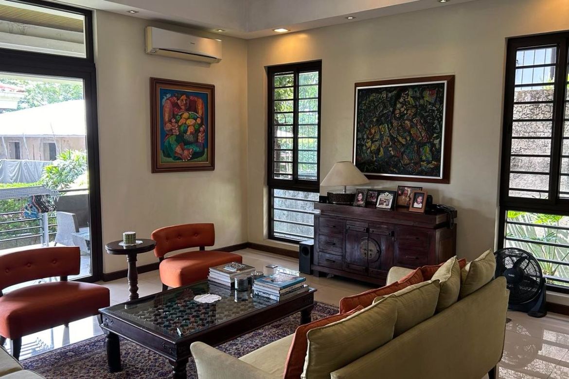 4 Bedroom House for Sale in LOYOLA GRAND VILLAS, Ramon Magsaysay, Quezon City, Metro Manila near LRT-1 Roosevelt – photo 2