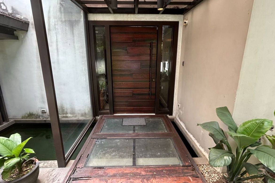 4 Bedroom House for Sale in LOYOLA GRAND VILLAS, Ramon Magsaysay, Quezon City, Metro Manila near LRT-1 Roosevelt – photo 7
