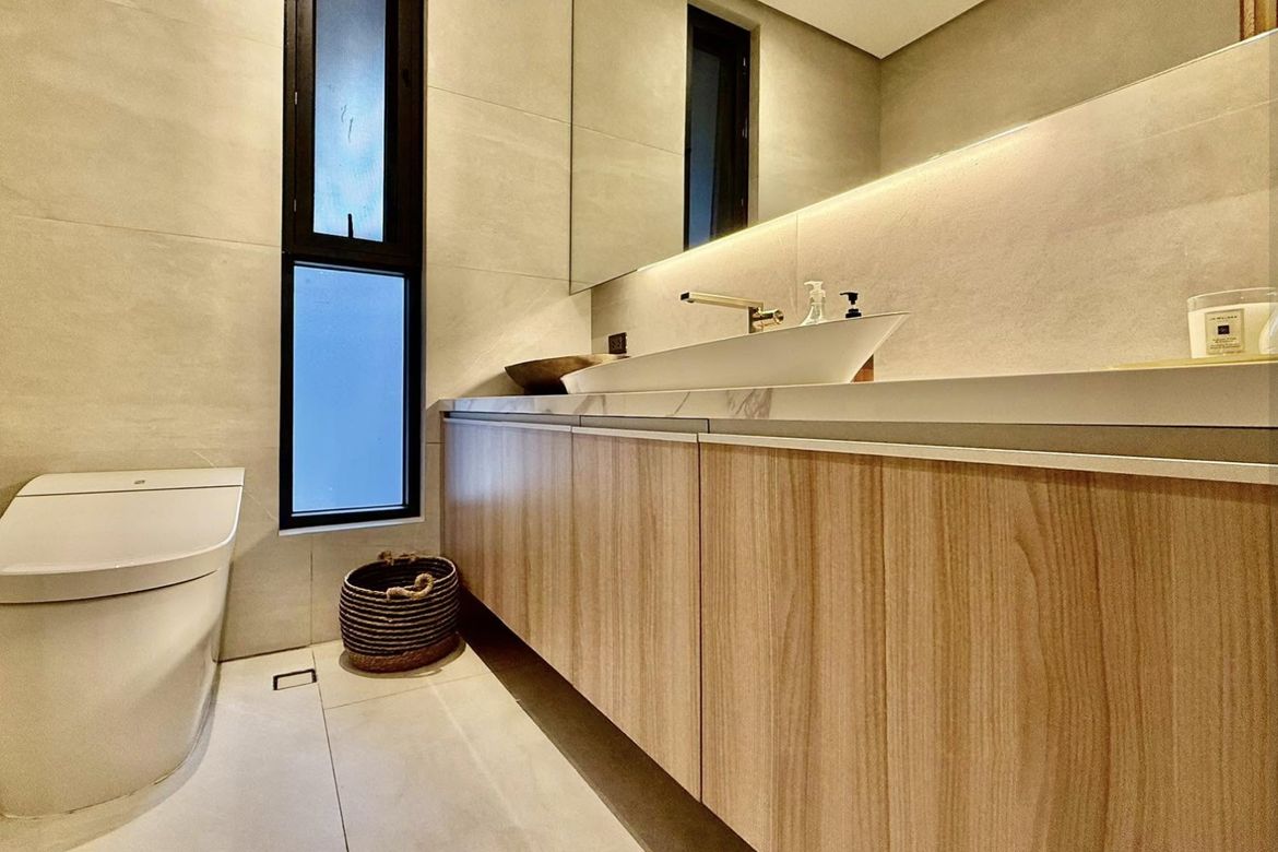 4 Bedroom House for Sale in LOYOLA GRAND VILLAS, Ramon Magsaysay, Quezon City, Metro Manila near LRT-1 Roosevelt – photo 7