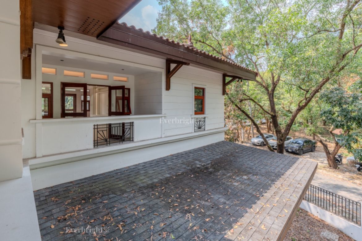 4 Bedroom House for Sale in LOYOLA GRAND VILLAS, Ramon Magsaysay, Quezon City, Metro Manila near LRT-1 Roosevelt