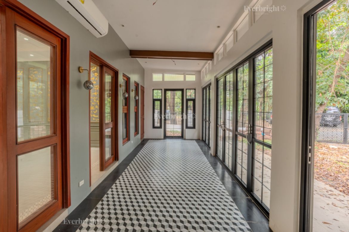 4 Bedroom House for Sale in LOYOLA GRAND VILLAS, Ramon Magsaysay, Quezon City, Metro Manila near LRT-1 Roosevelt – photo 3