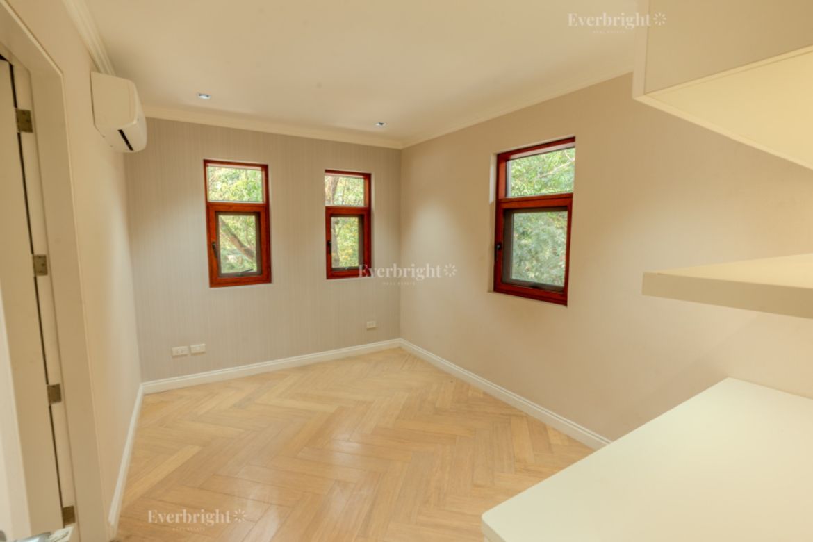 4 Bedroom House for Sale in LOYOLA GRAND VILLAS, Ramon Magsaysay, Quezon City, Metro Manila near LRT-1 Roosevelt – photo 7