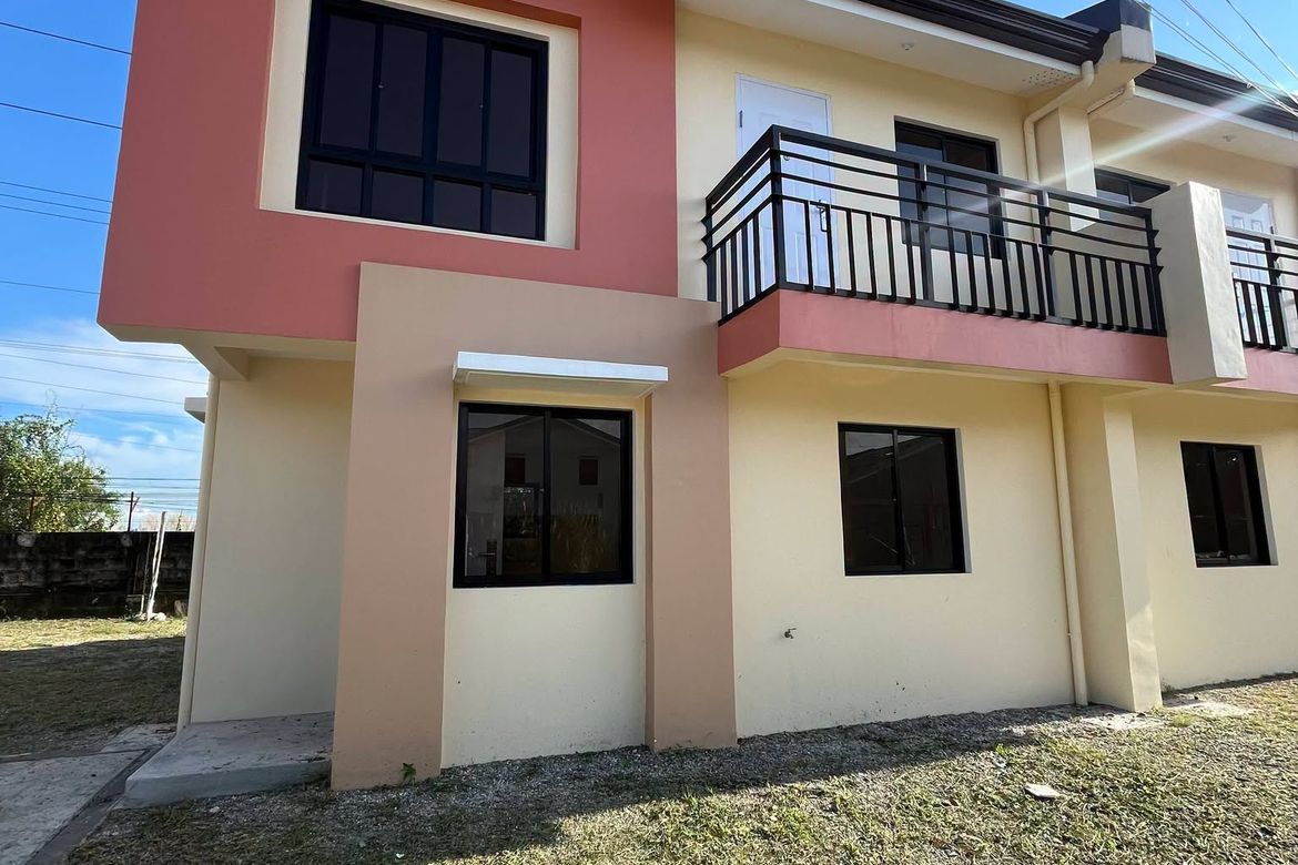 4 Bedroom House for Sale in Mabiga, Mabalacat, Pampanga