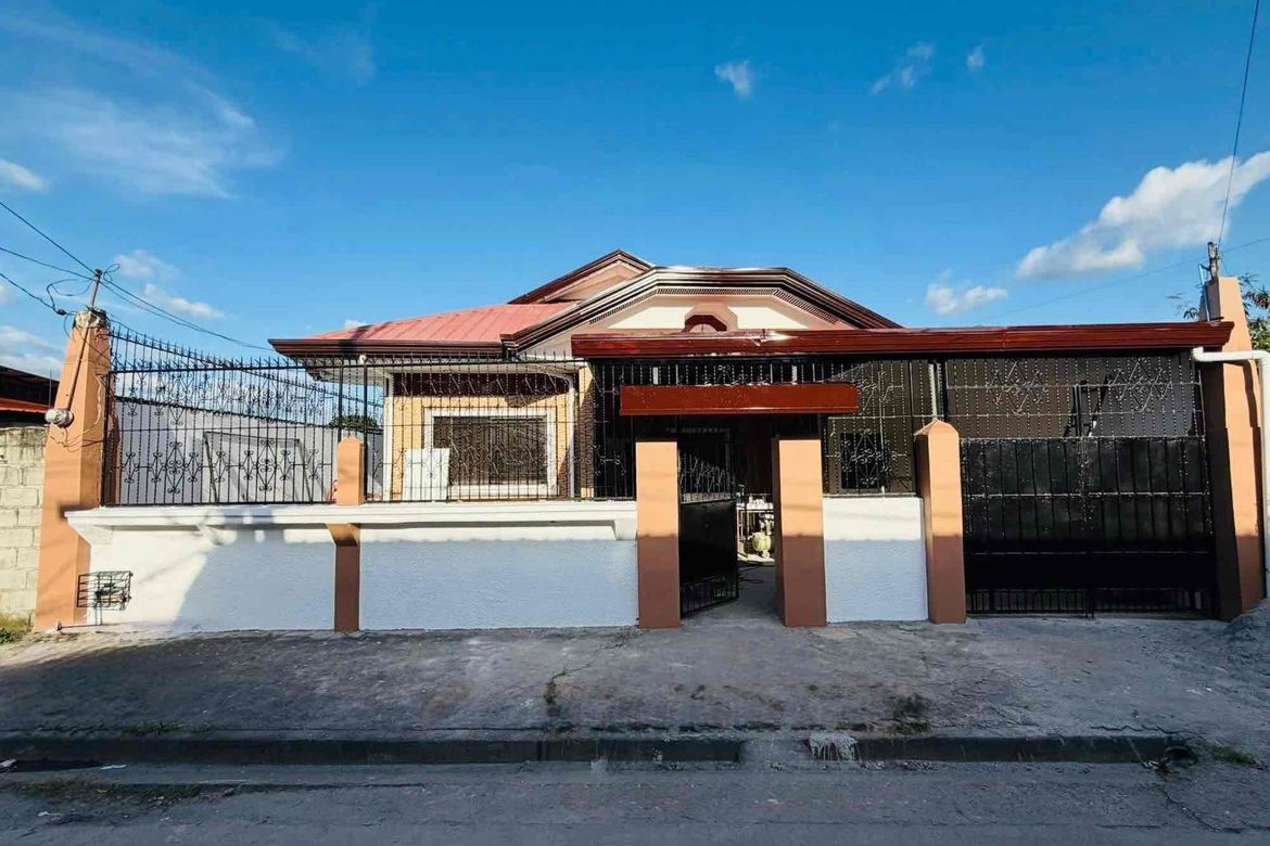 4 Bedroom House for Sale in Mabiga, Mabalacat, Pampanga