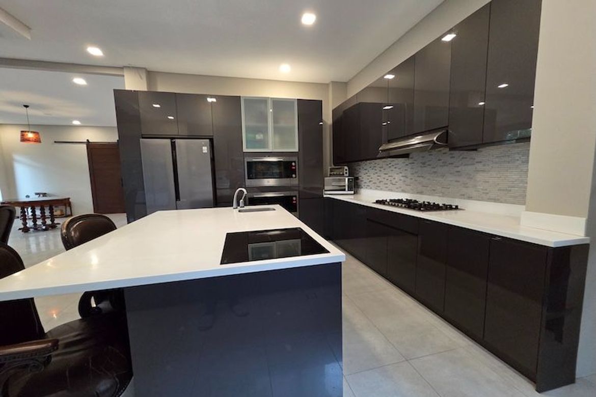 4 Bedroom House for Sale in Magallanes, Makati City near MRT-3 Magallanes – photo 6