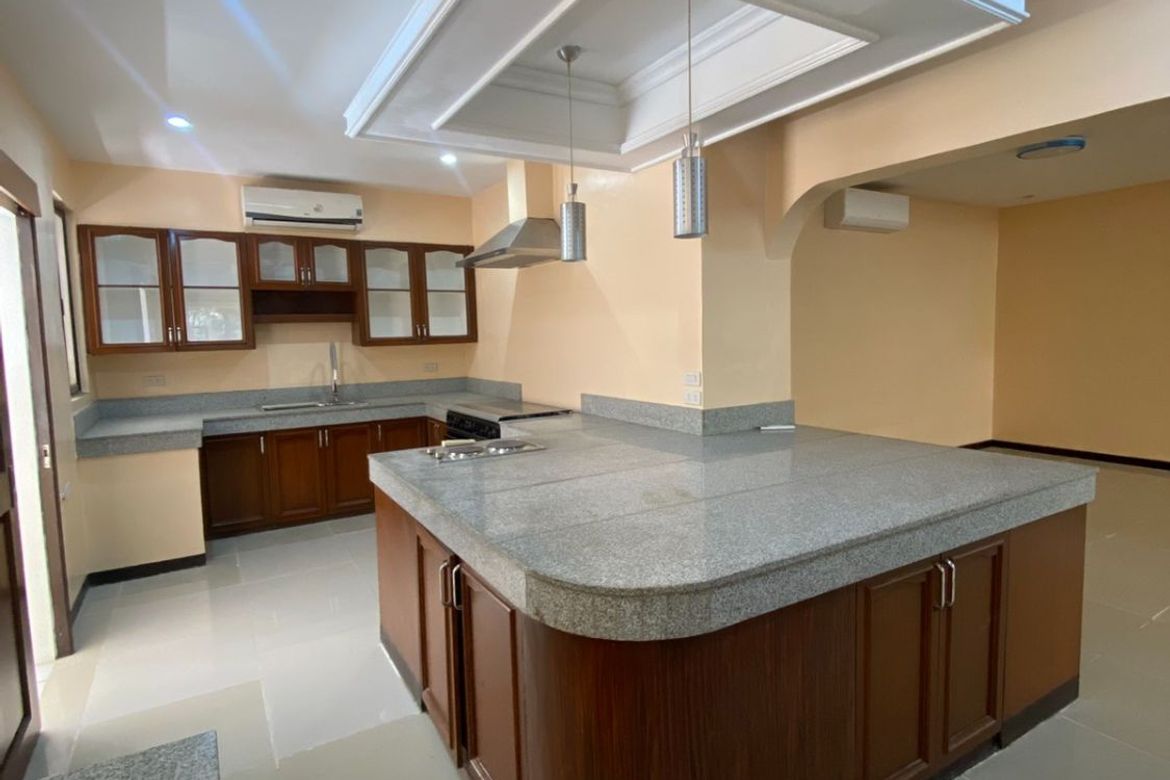 4 Bedroom House for Sale in Magallanes Village, Magallanes, Makati, Metro Manila near MRT-3 Magallanes
