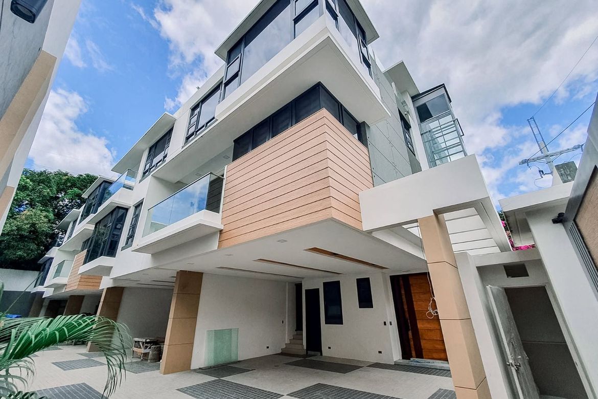 4 Bedroom House for Sale in Mariana, Quezon City, Metro Manila near LRT-2 Gilmore