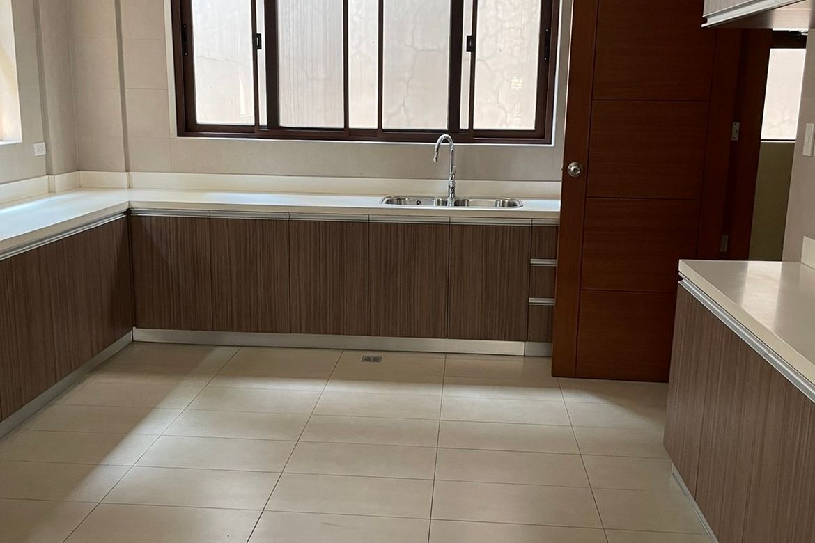 4 Bedroom House for Sale in Mariana, Quezon City, Metro Manila near LRT-2 Gilmore