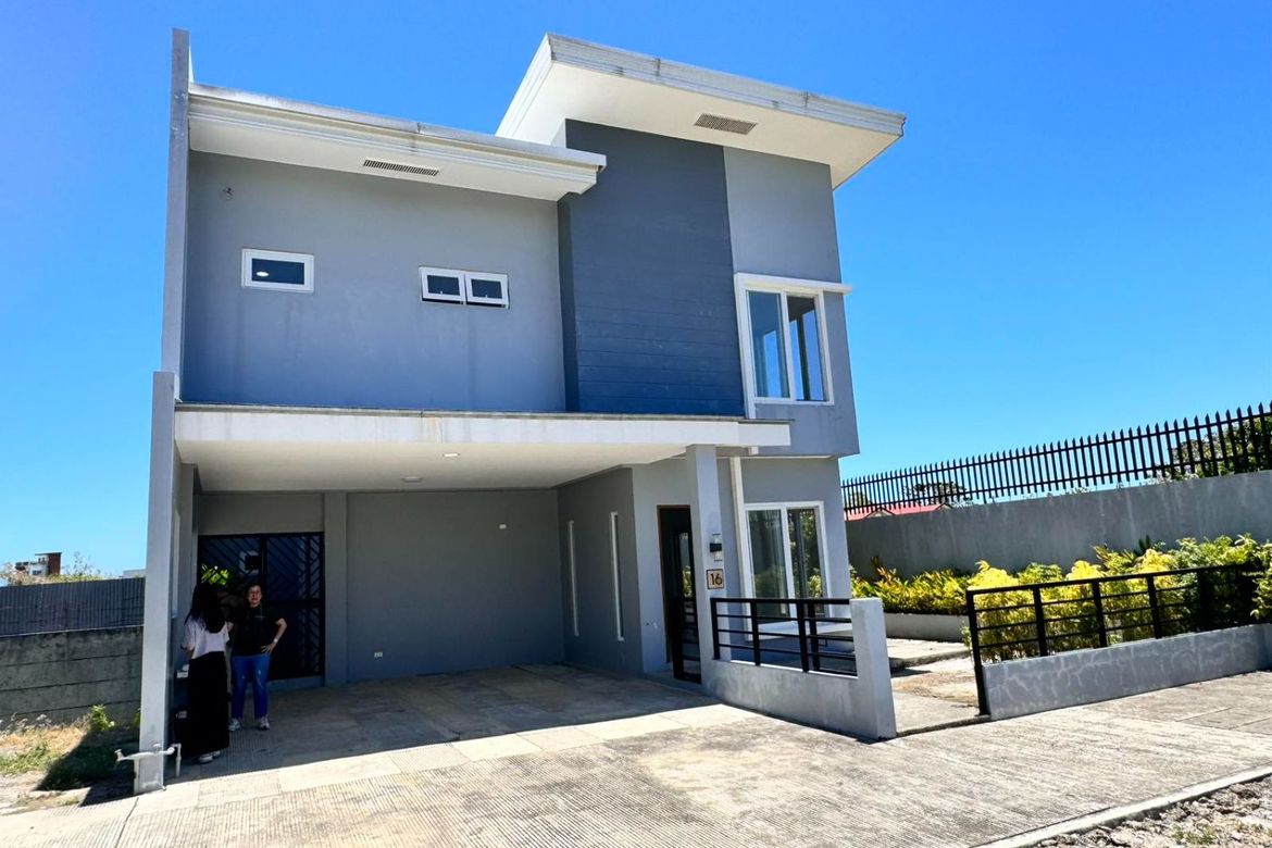 4 Bedroom House for Sale in Maribago, Lapu-Lapu, Cebu
