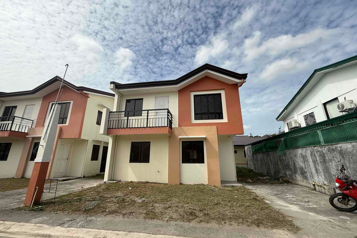 4 Bedroom House for Sale in Mawaque, Mabalacat, Pampanga