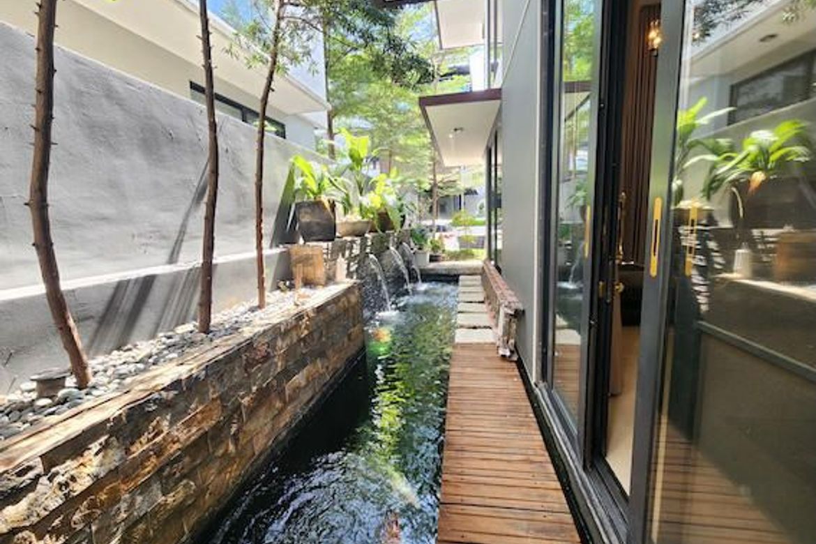 4 Bedroom House for Sale in McKinley Hill Village, McKinley Hill, Taguig, Metro Manila