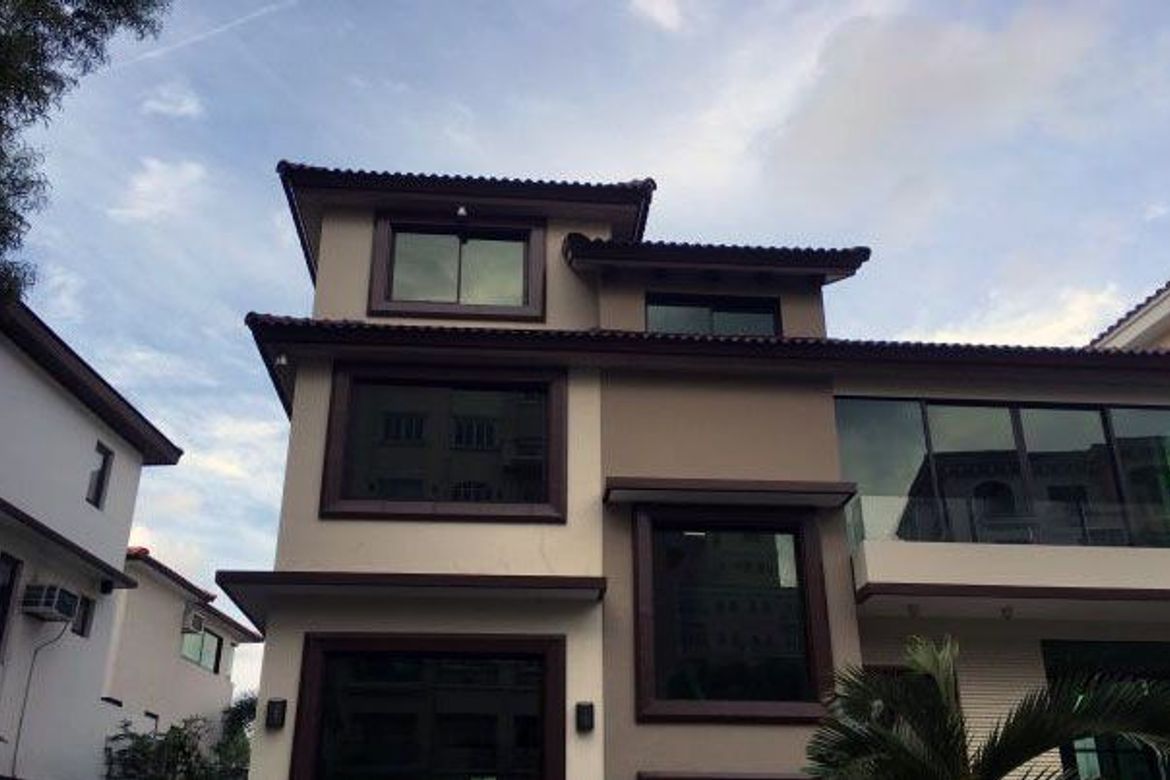4 Bedroom House for Sale in McKinley Hill Village, McKinley Hill, Taguig, Metro Manila