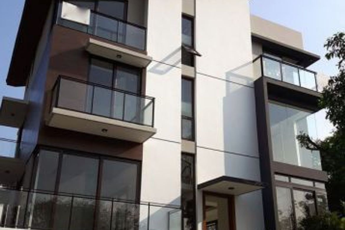 4 Bedroom House for Sale in McKinley Hill Village, McKinley Hill, Taguig, Metro Manila