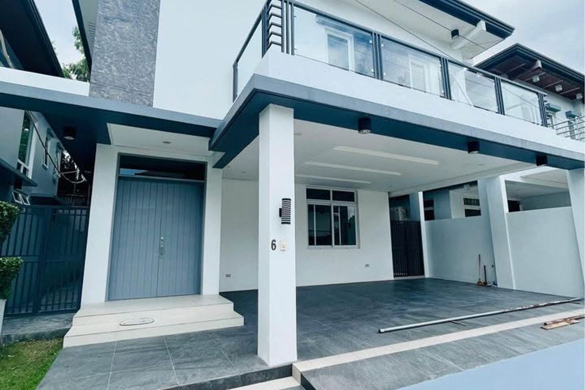 4 Bedroom House for Sale in Merville, Parañaque, Metro Manila