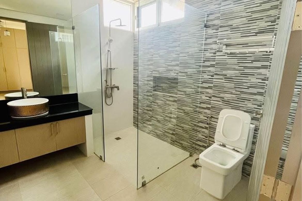 4 Bedroom House for Sale in Merville, Parañaque, Metro Manila – photo 3