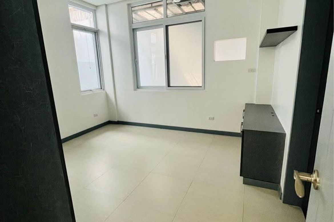 4 Bedroom House for Sale in Merville, Parañaque, Metro Manila – photo 7