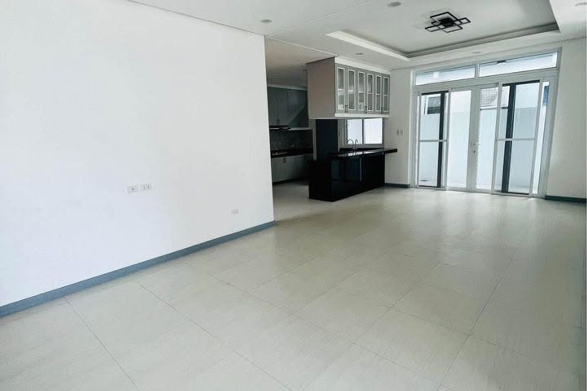 4 Bedroom House for Sale in Merville, Parañaque, Metro Manila – photo 8