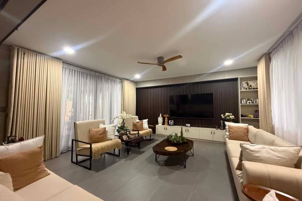 4 Bedroom House for Sale in Merville, Parañaque, Metro Manila – photo 4