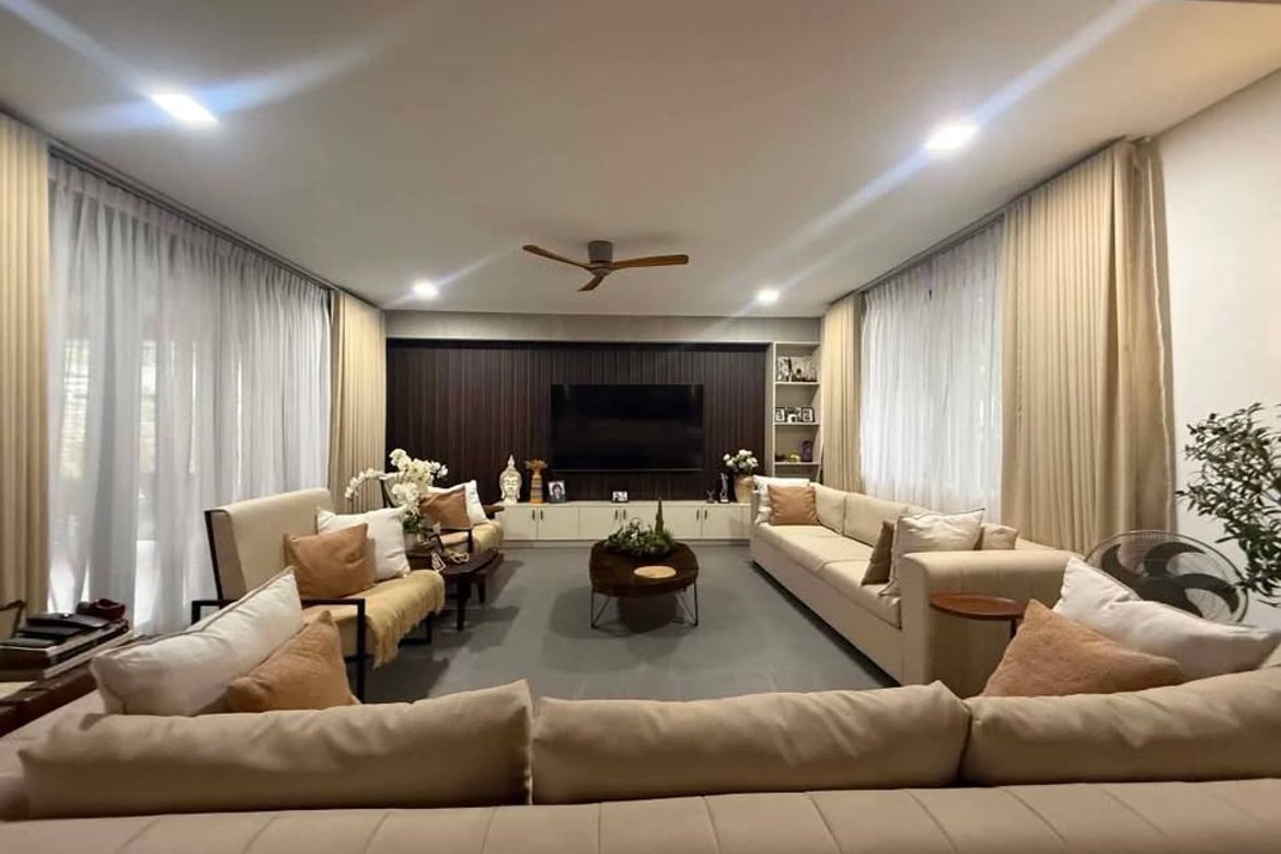 4 Bedroom House for Sale in Merville, Parañaque, Metro Manila – photo 5