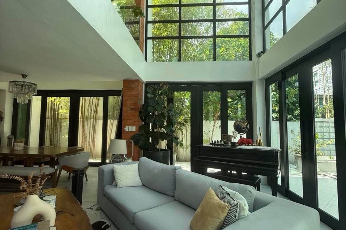 4 Bedroom House for Sale in Merville, Parañaque, Metro Manila – photo 2