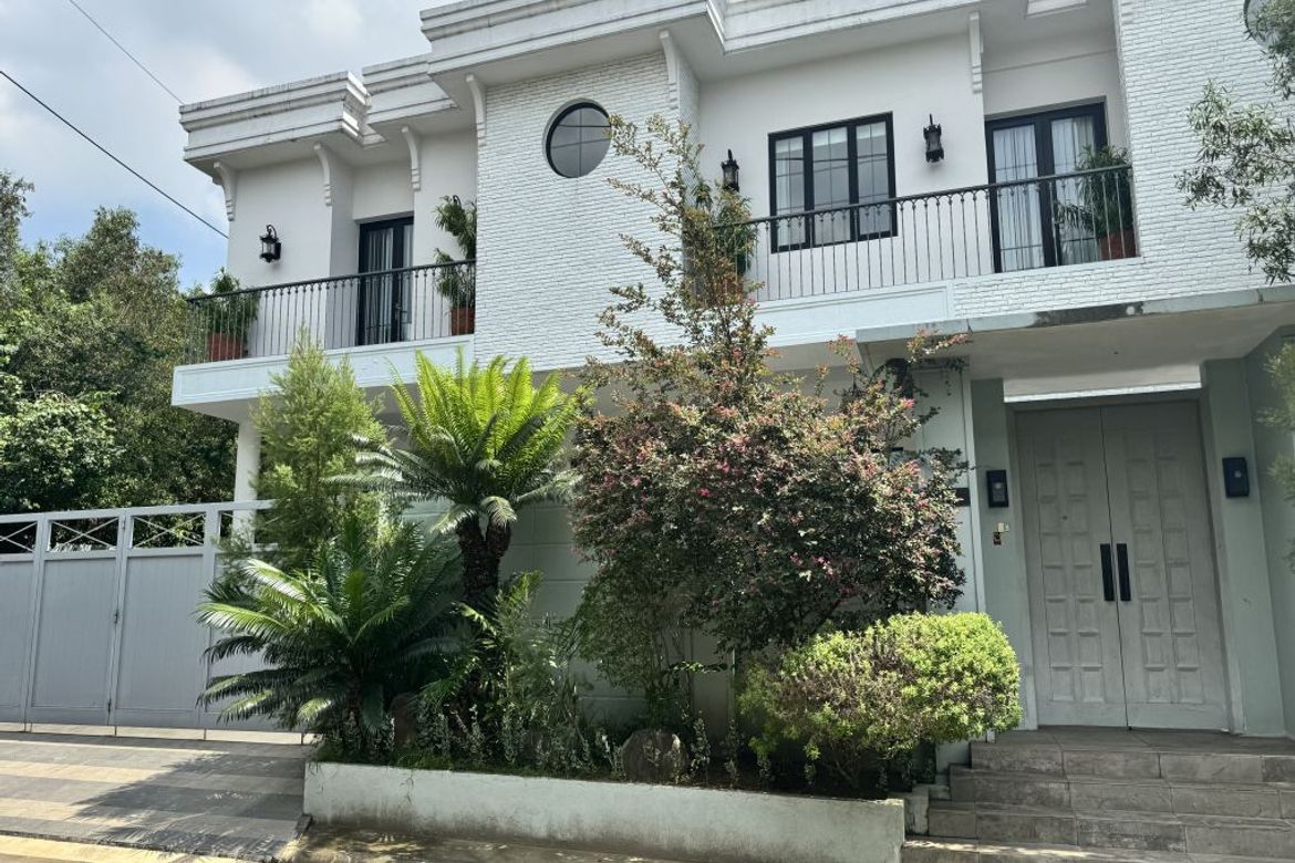 4 Bedroom House for Sale in Merville, Parañaque, Metro Manila