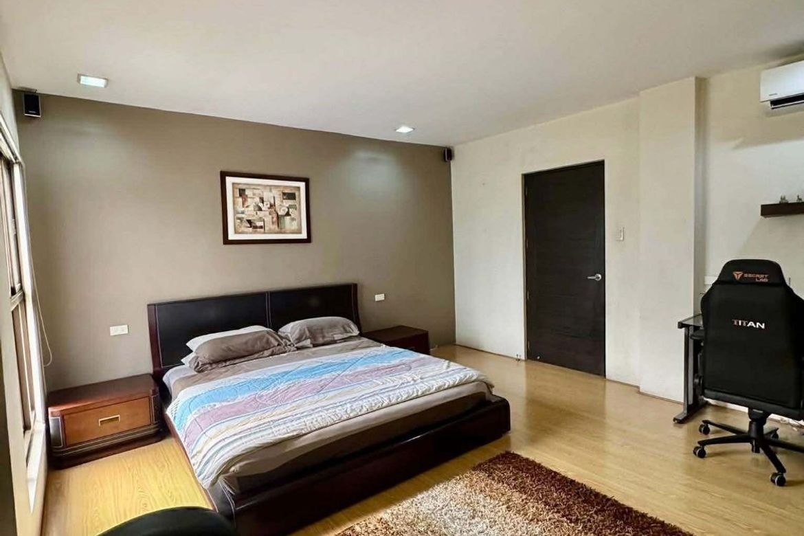 4 Bedroom House for Sale in Merville, Parañaque, Metro Manila – photo 8