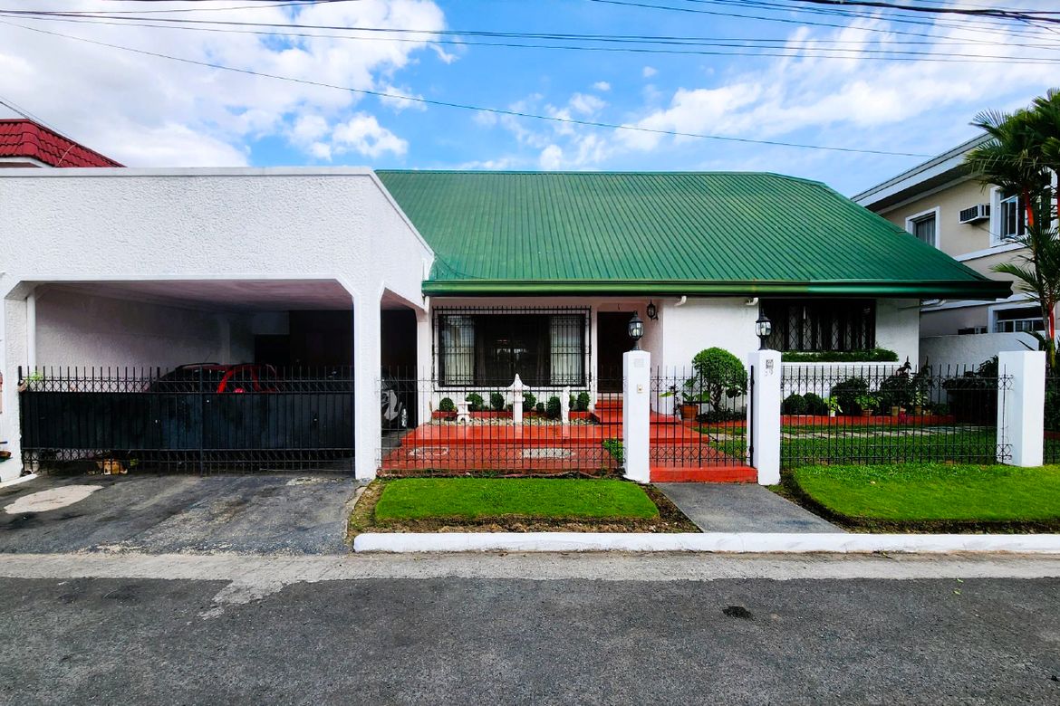 4 Bedroom House for Sale in Merville, Parañaque, Metro Manila