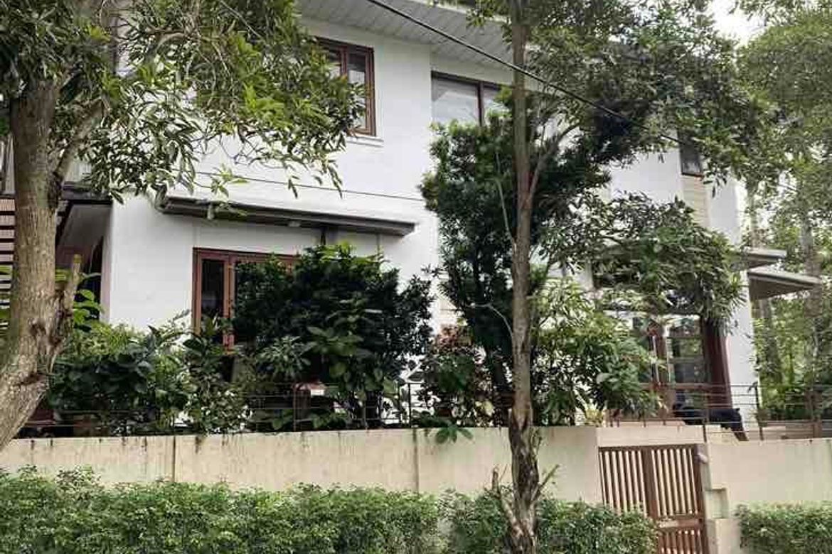 4 Bedroom House for Sale in Molino IV, Bacoor, Cavite