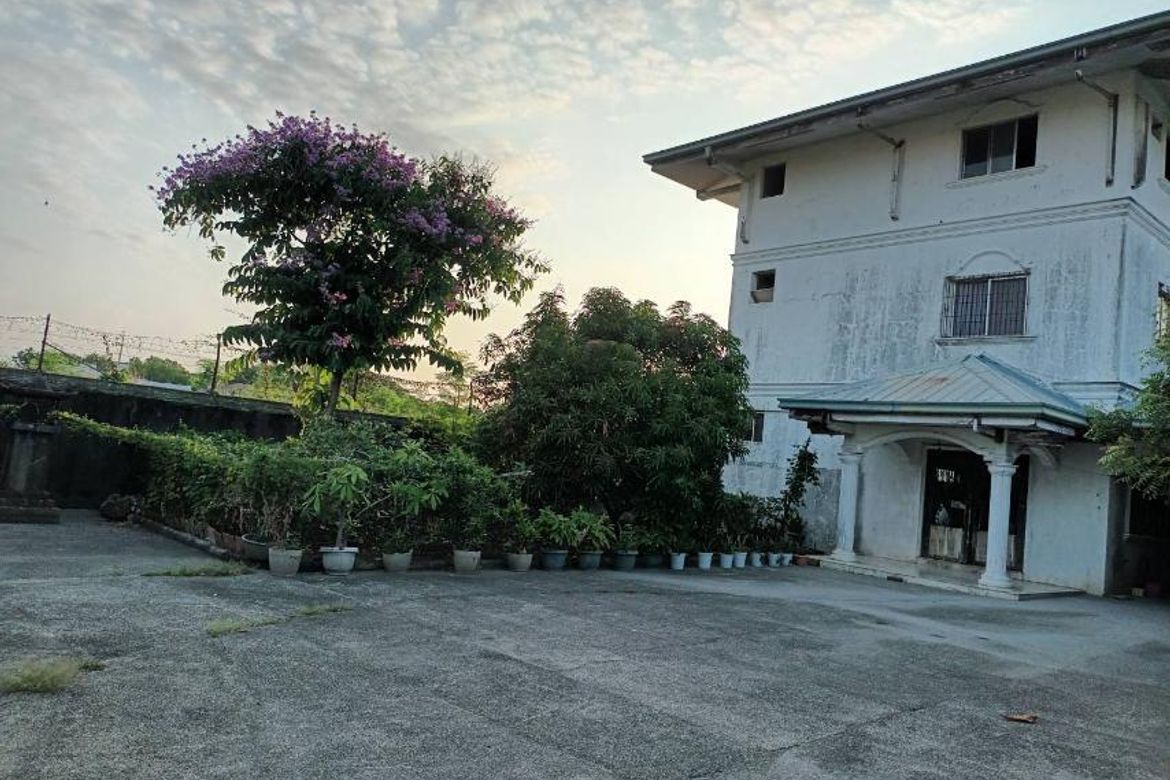 4 Bedroom House for Sale in Moonwalk, Parañaque, Metro Manila