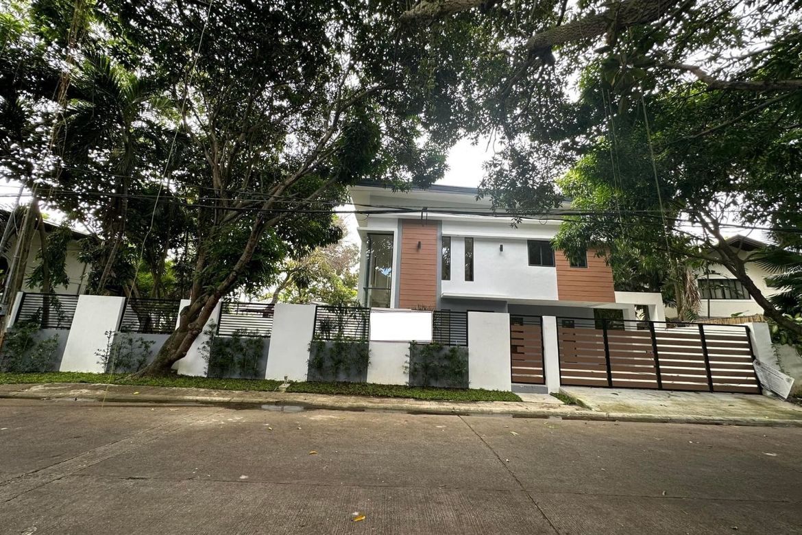 4 Bedroom House for Sale in New Alabang Village, Muntinlupa, Metro Manila