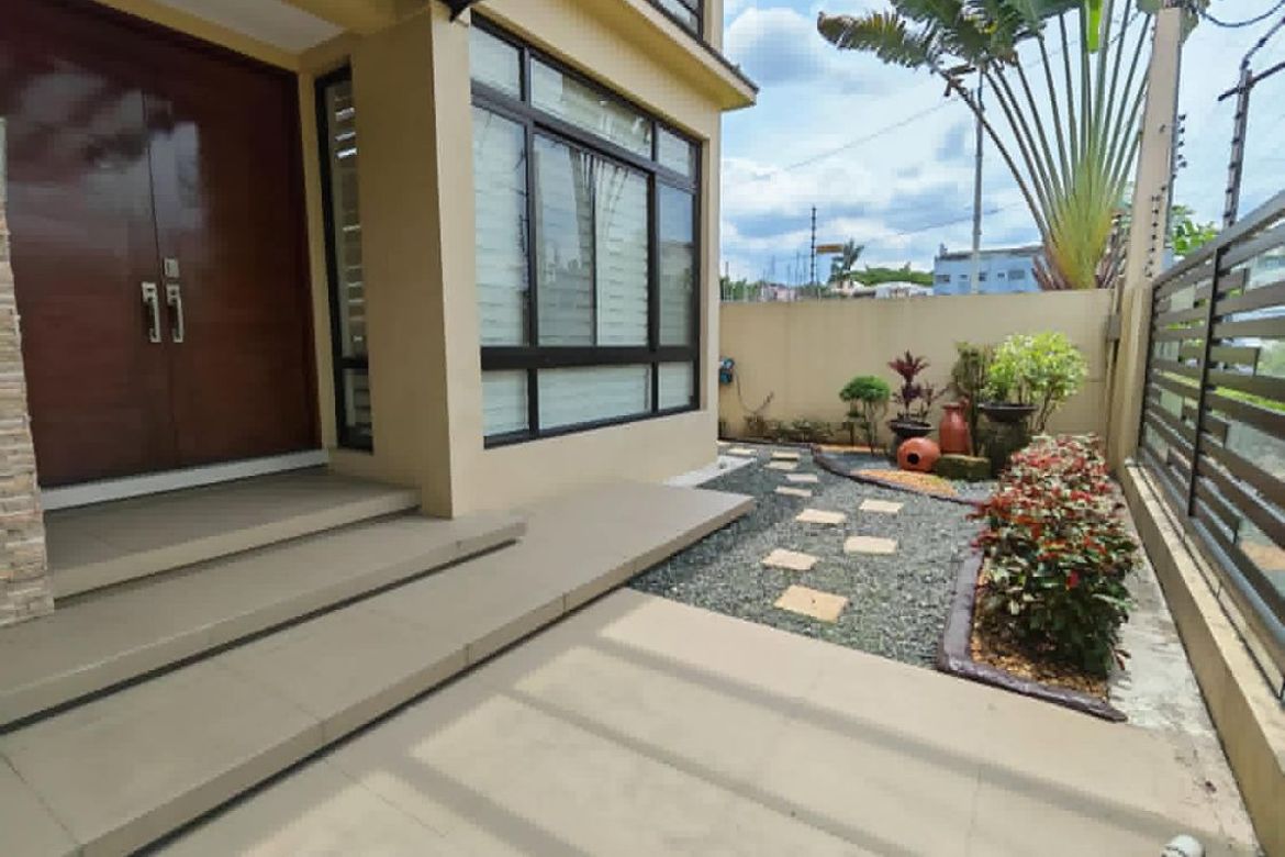 4 Bedroom House for Sale in Pasong Putik Proper, Quezon City, Metro Manila